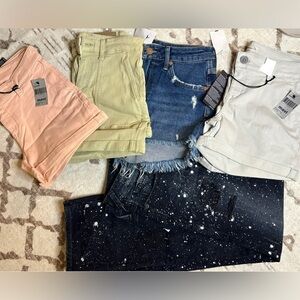 5 piece bundle of nwt Mavi shorts and 1 pair of jeans 26& 27